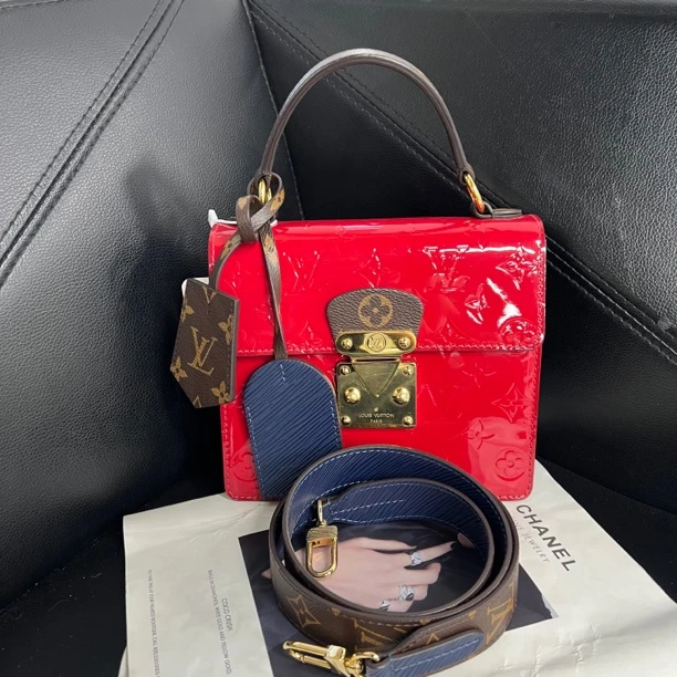 95新 LouisVuitton/路易威登 捐金沉珠/漆皮春街单肩