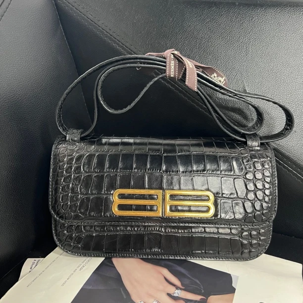 95新 Balenciaga/巴黎世家 捐金沉珠/鄂压纹gossip黑色单肩