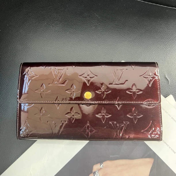 95新 LouisVuitton/路易威登 捐金沉珠/漆皮钱包