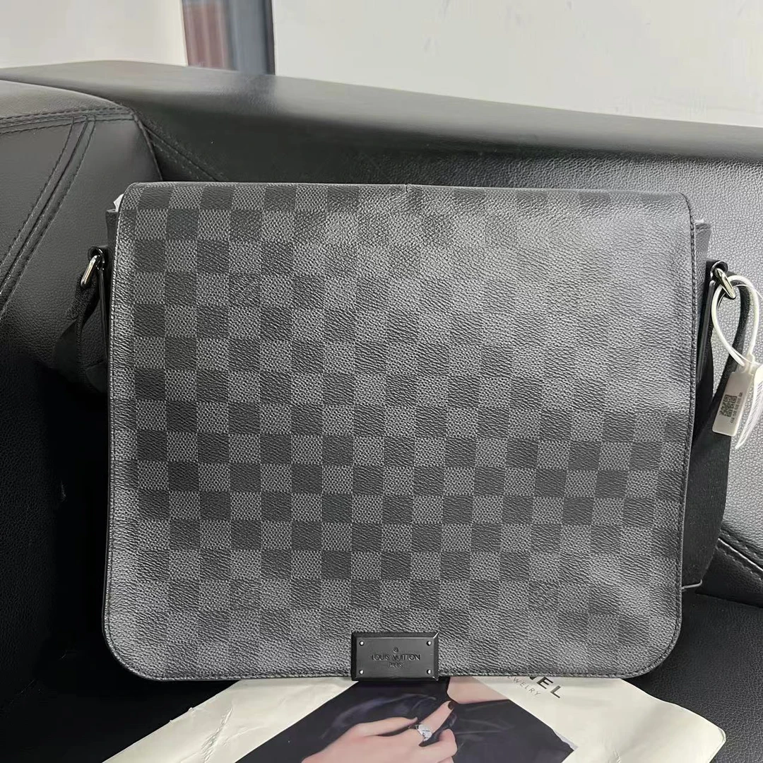 95新 LouisVuitton/路易威登 捐金沉珠/棋盘格邮差
