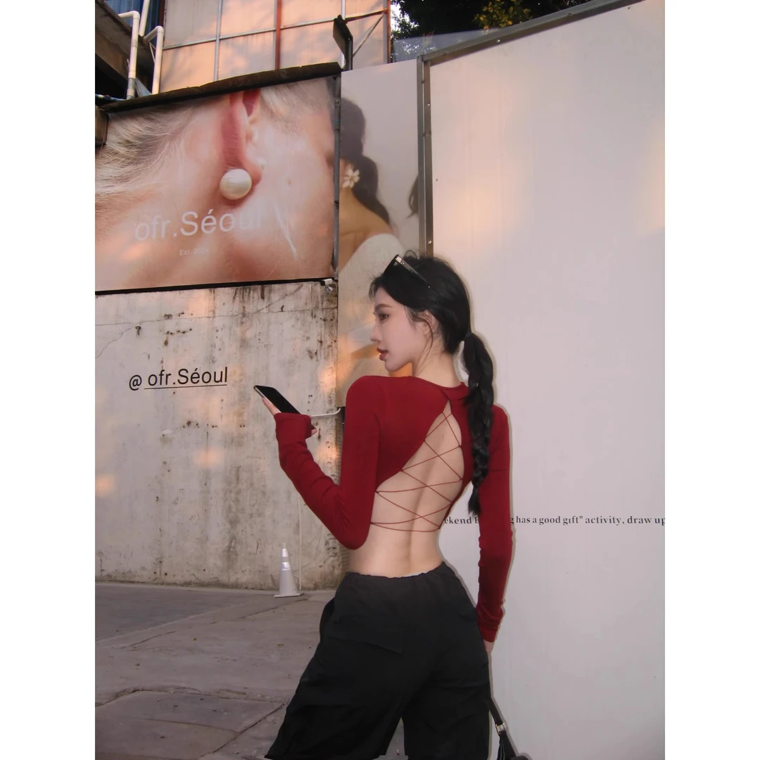 辣妹带胸垫露背红色长袖T恤女秋冬新款打底衫修身性感短款上衣