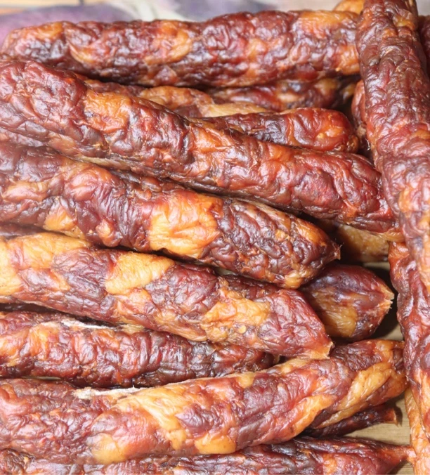 贵州农村柴火烟熏腊肉香肠