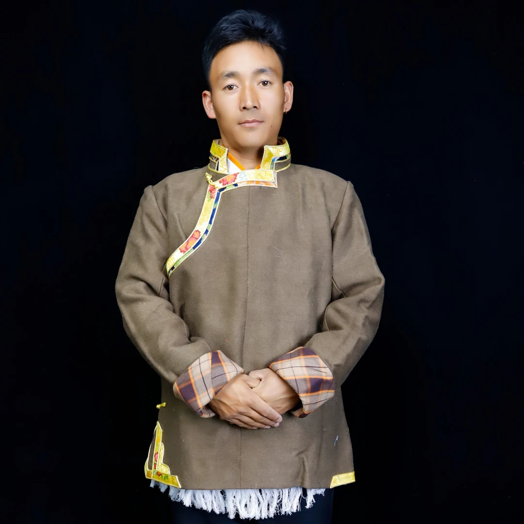 达娃卓玛琼结达娃卓玛服装、藏式机氆氇外套、名族服装藏式风格保暖