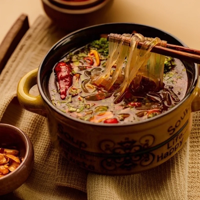 新疆美赞酸辣粉经典桶装粉饼60克配料60克速食泡面批发麻辣酸爽