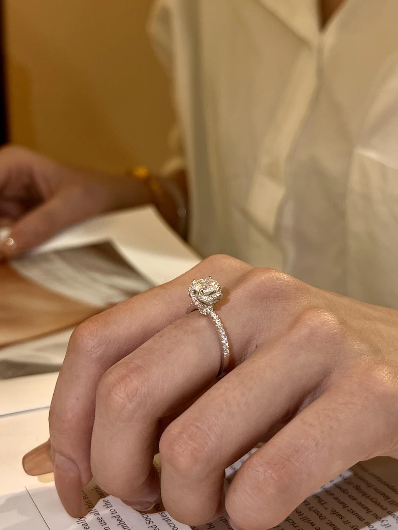 925银莫桑石银制品 【绽放】0.5-1克拉/高品质D色莫桑石女戒简约