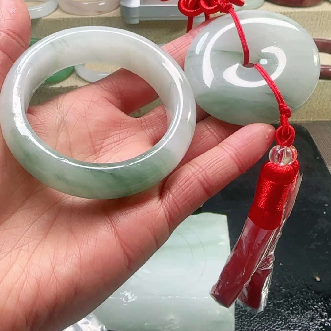 【闪购商品】石英质玉手镯未镶嵌彭****√