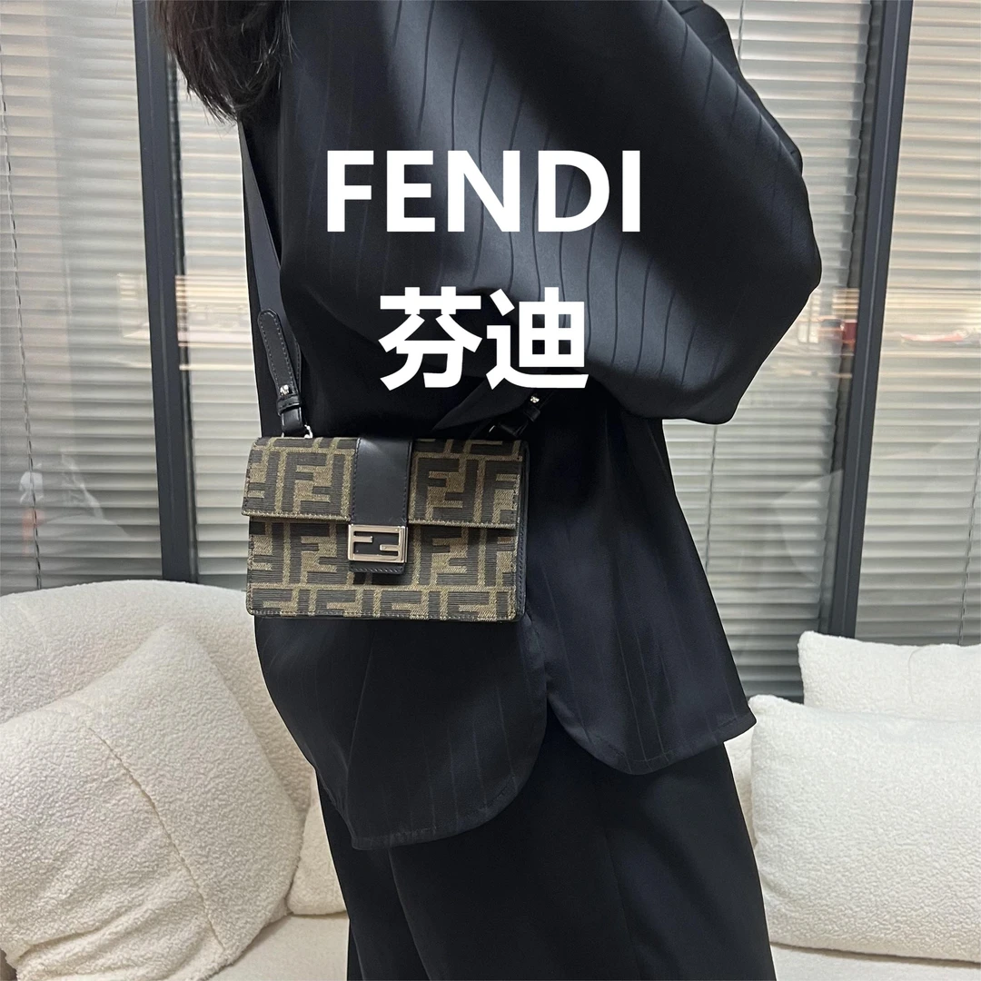 95新 FENDI/芬迪 老花织物单肩斜跨包/甜甜精选/56824