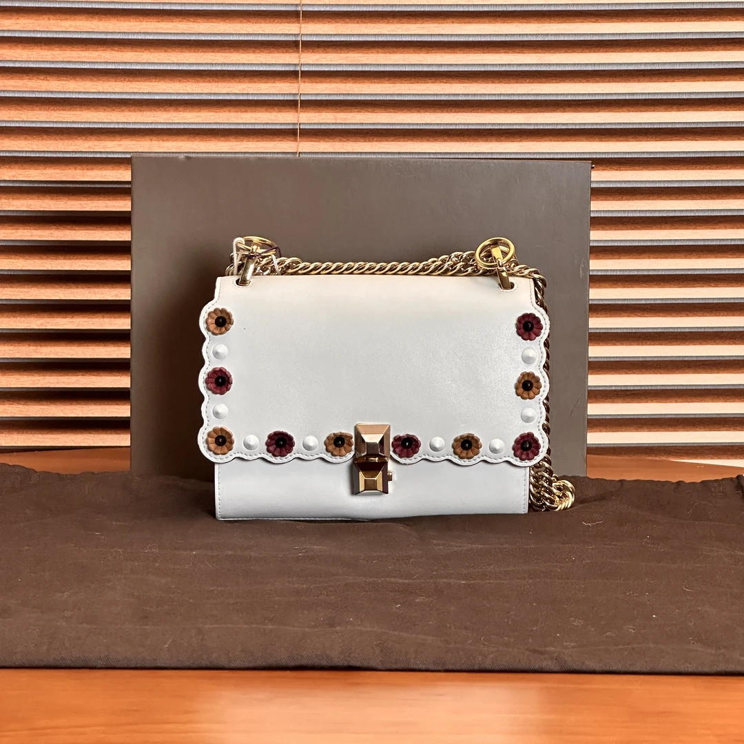 95新 FENDI/芬迪 白色小花单肩斜跨包/优尔严选/56511