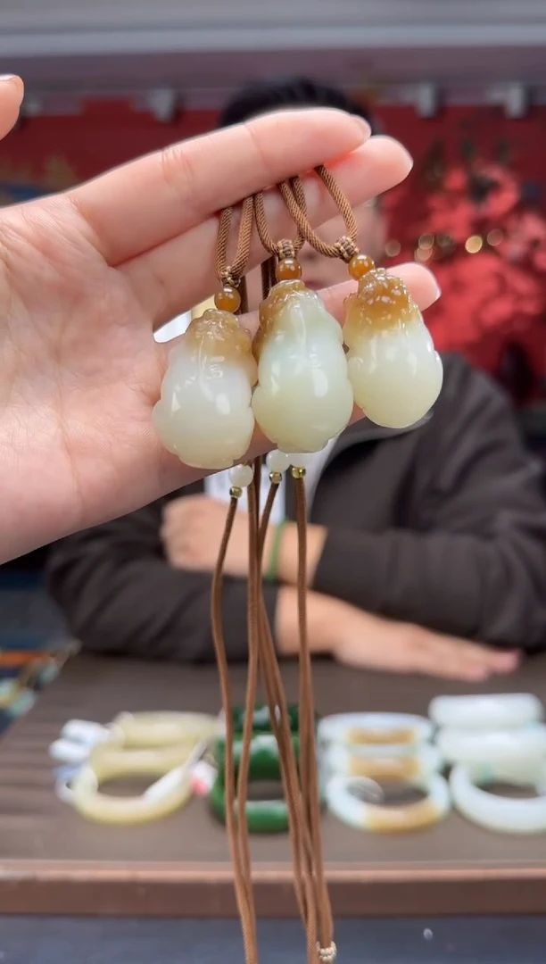 【闪购商品】和田玉颈饰未镶嵌且末糖白貔貅 多样性发货 拍一发一