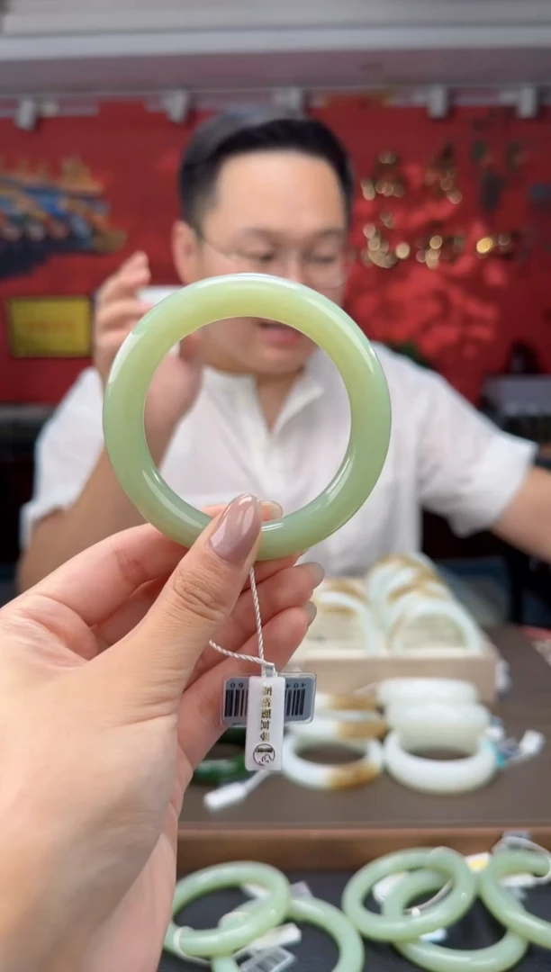 【闪购商品】和田玉.未镶嵌且末瓷绿圆条镯53-59