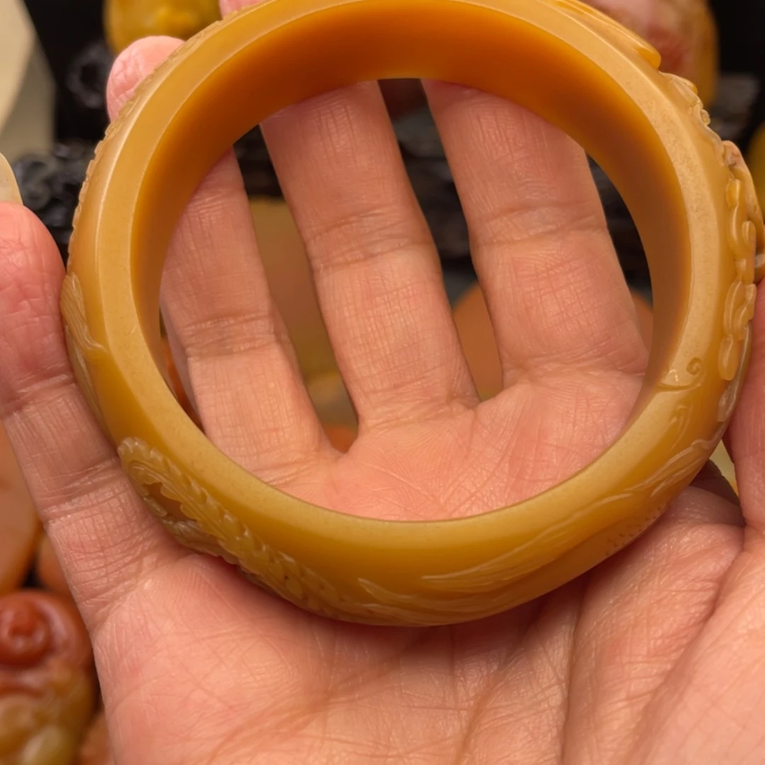 【闪购商品】石英质玉黄蜡石手镯未镶嵌梦***8