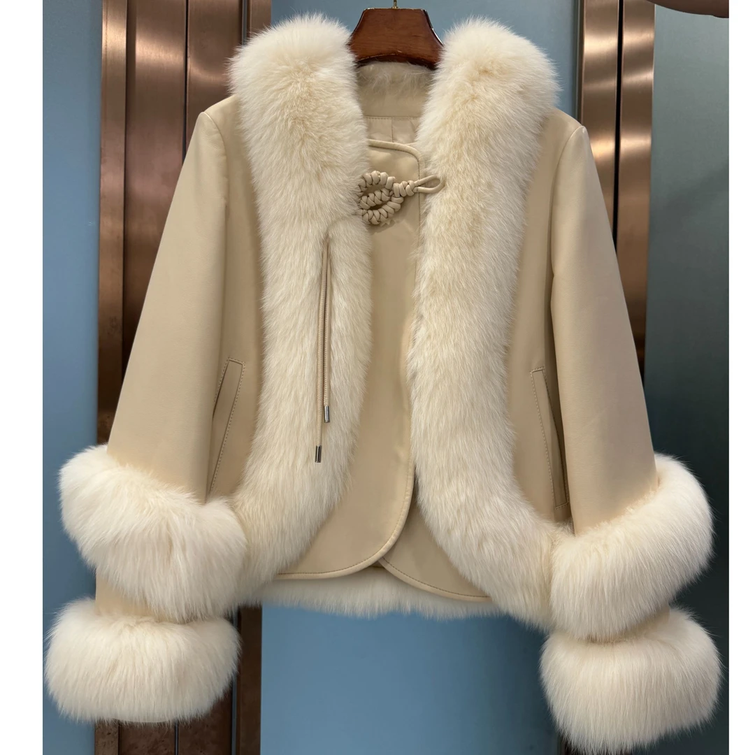 HG26675海宁2024年新款气质时尚设计师款冬季女士圆领保暖外套