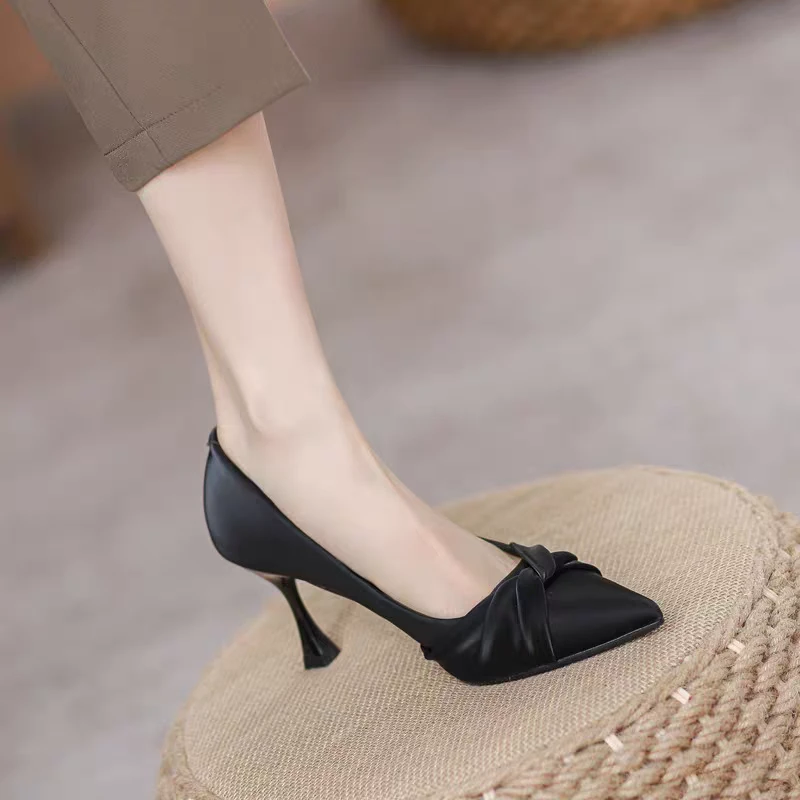 法式高跟鞋女2024年夏季新款软皮细跟单鞋黑色尖头软底上班工作鞋