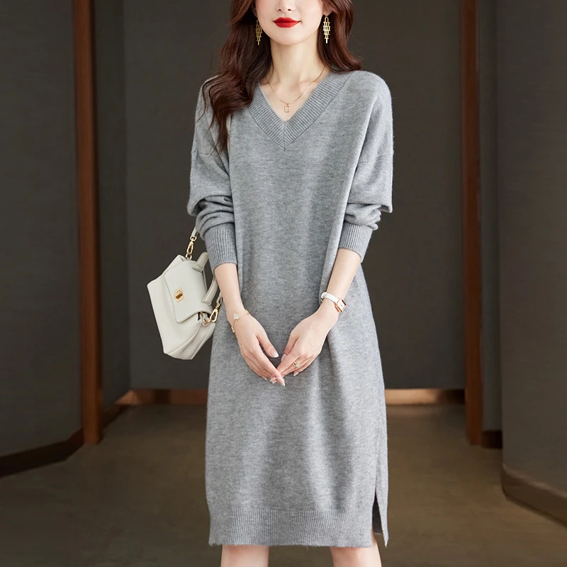 胖mm秋冬大码洋气连衣裙女中长款宽松气质显瘦V领针织打底毛衣裙