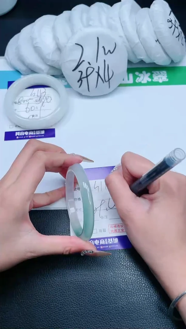 【闪购商品】石英质玉手镯未镶嵌2G114-59