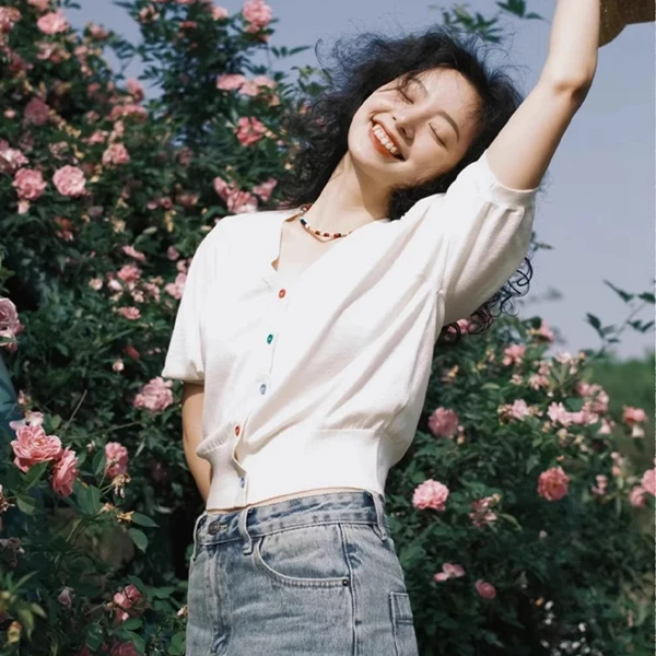 夏季女装洋气时髦上衣冰丝短款针织开衫外搭短袖百搭薄款v领上衣