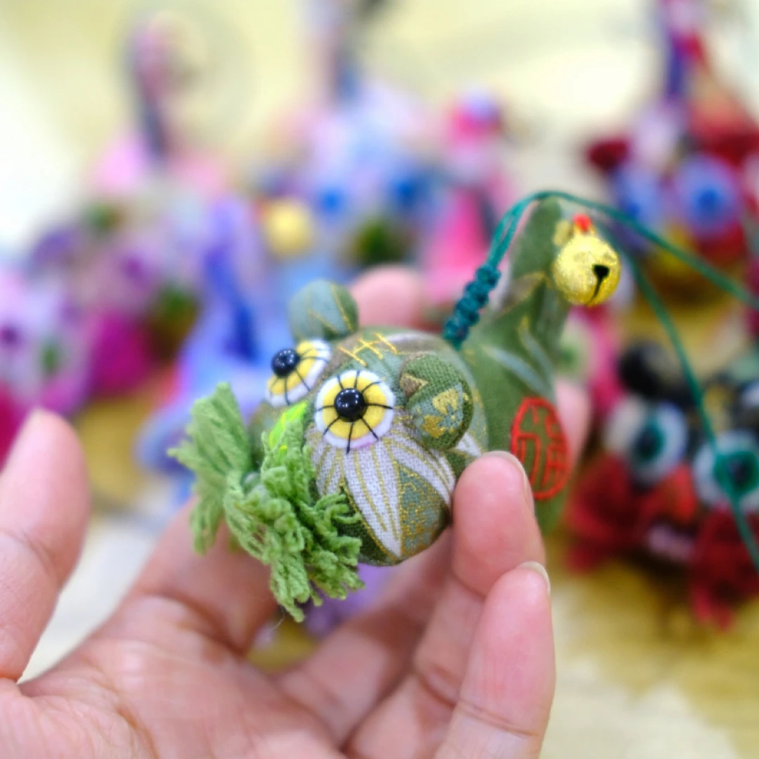 【成品】刺绣小老虎香包香囊挂件带铃铛花色多每个都不一样5厘米