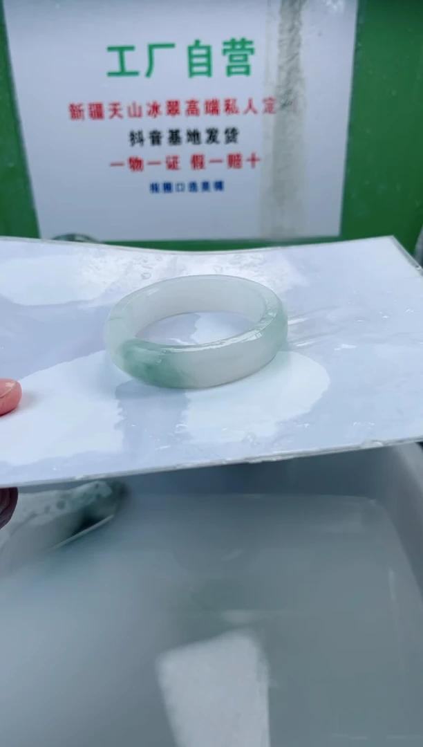 【闪购商品】定制石英质玉手镯未镶嵌54