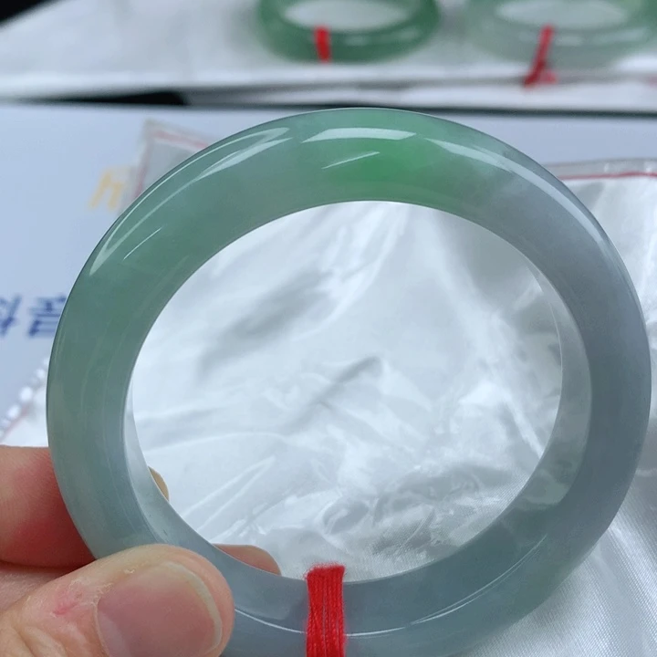 翡翠手镯未镶嵌55+飘阳绿翡翠手镯