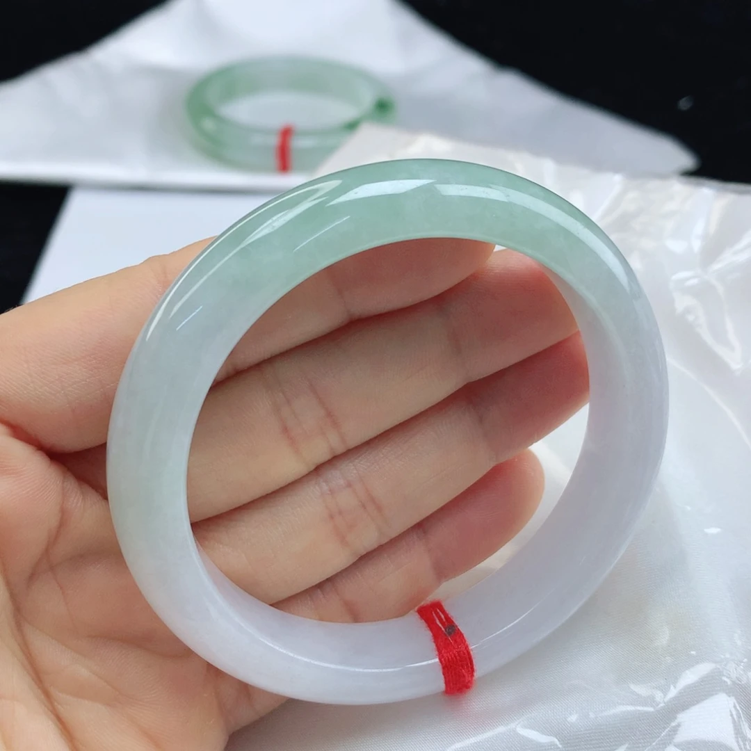 翡翠手镯未镶嵌57+半山水翡翠手镯