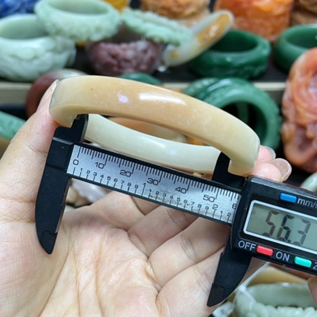 【闪购商品】石英质玉手镯未镶嵌