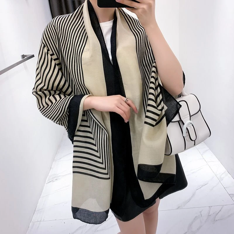 网红ins新款东大门爆款丝巾厂家围巾女细条几何秋冬时尚披肩厂家