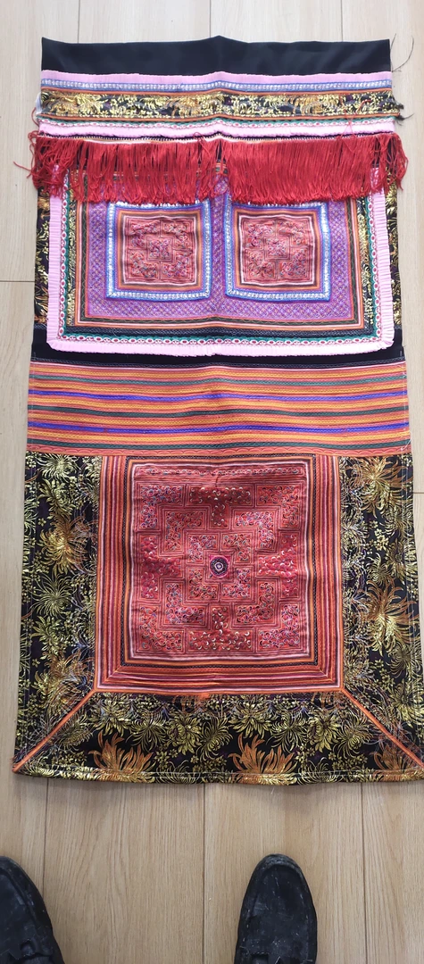 安顺歪梳苗马尾绣背带