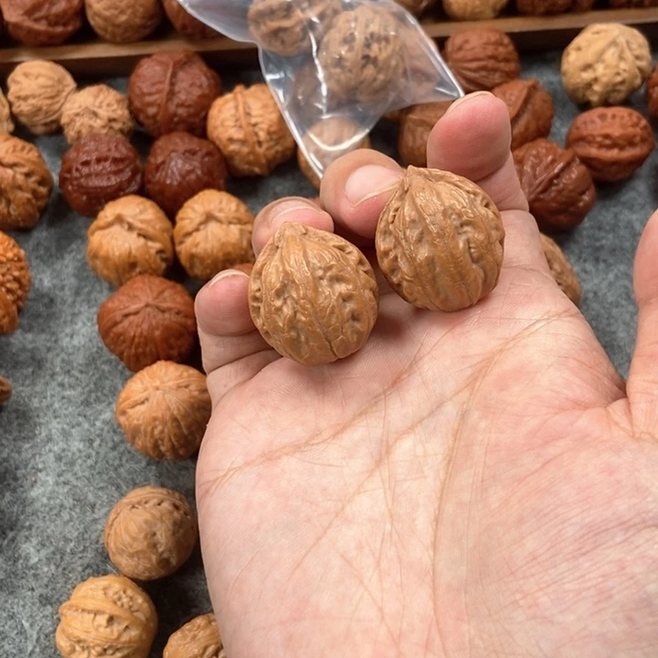 文玩核桃吊坠油皮公子帽