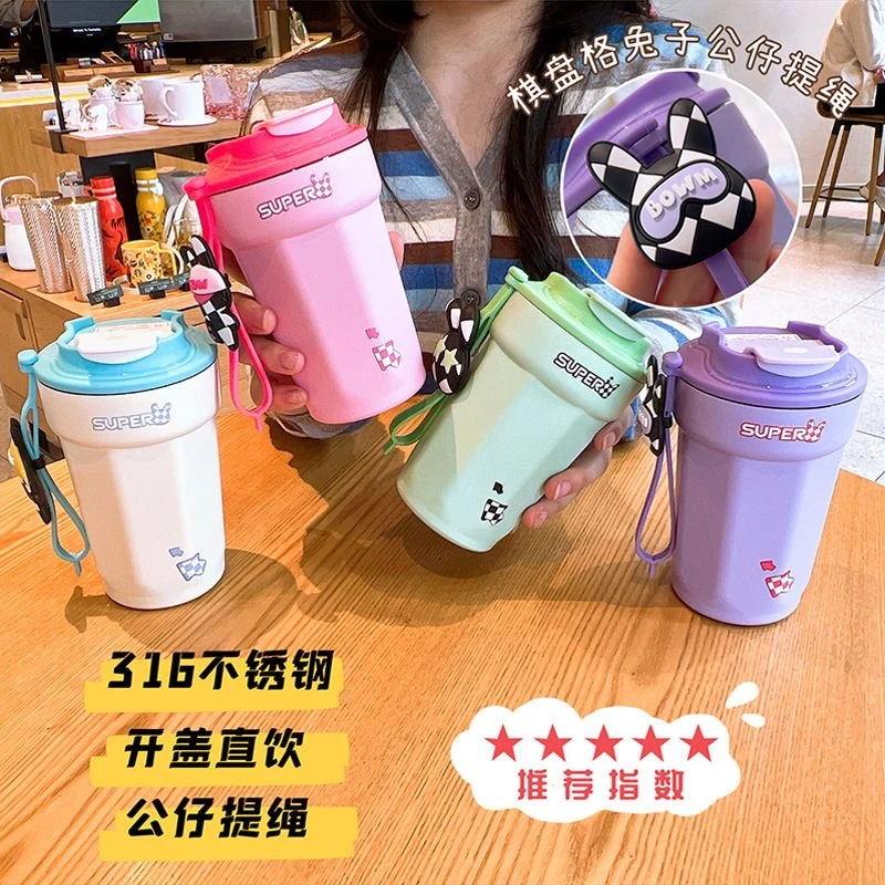 棋盘格卡通兔316不锈钢卡通咖啡杯带硅胶提手随手杯保温杯公仔