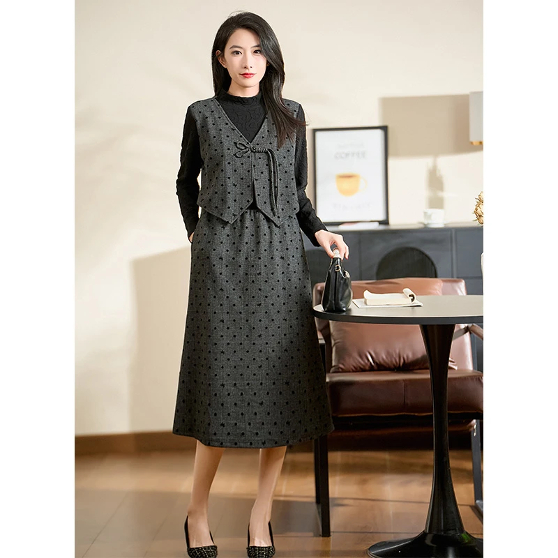 深灰色减龄波点时尚迪欧芙2024秋冬新款长袖连衣裙女装#QLQ87471