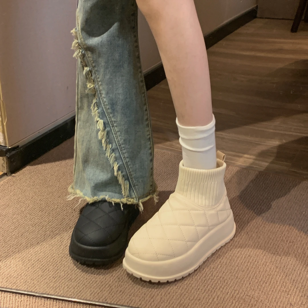 贾不假品牌-百搭爆款雪地靴2023冬季时尚网红袜靴女款白黑色短靴