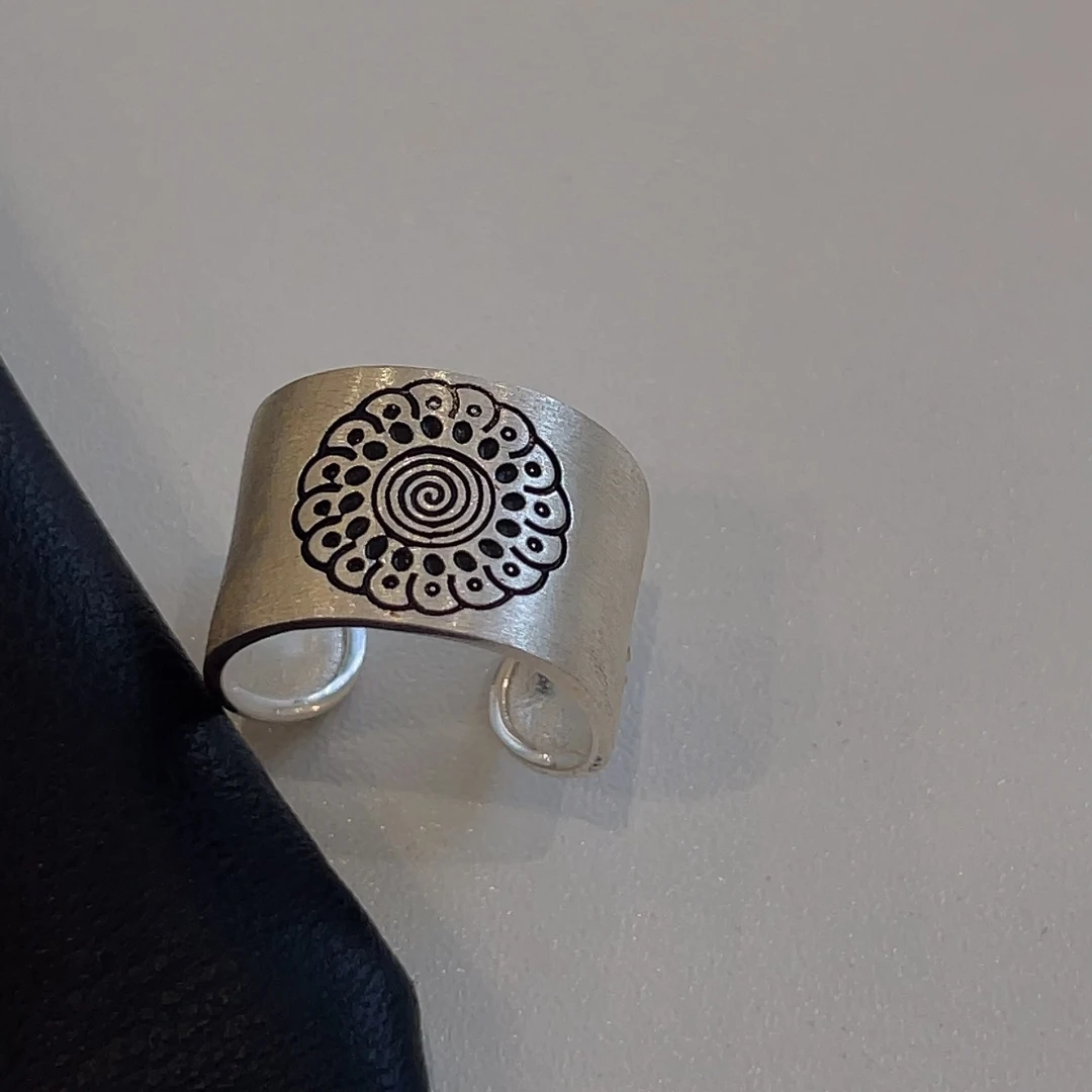 925银戒指 J1135简韩新款拉丝手绘花百搭宽面戒指