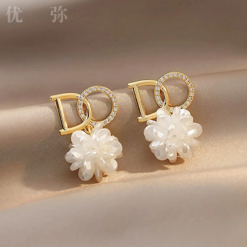 铜合金仿珍珠耳饰 【专享】轻奢满钻DO字母立体花朵耳环百搭时尚