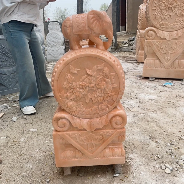 晚霞红石雕门墩抱鼓石