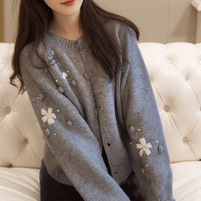 早春新款韩系手工刺绣花朵毛球外套女圆领设计感针织开衫