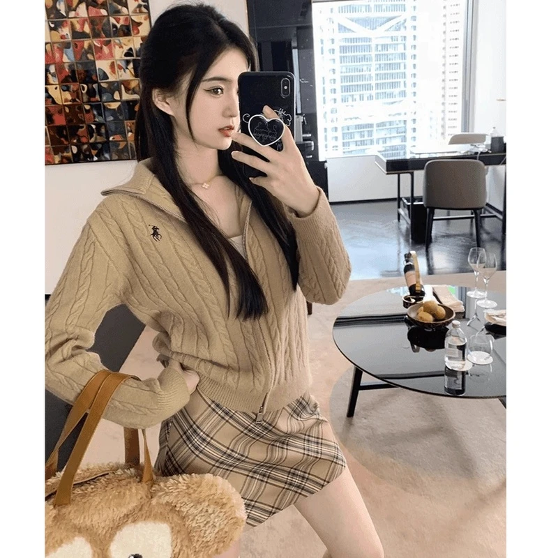 新款慵懒风拉链翻领软糯麻花毛衣开衫女春秋季小个子针织外套上衣
