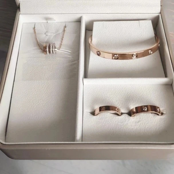 【宠粉】流行爆款时尚四件套戒指手镯项圈