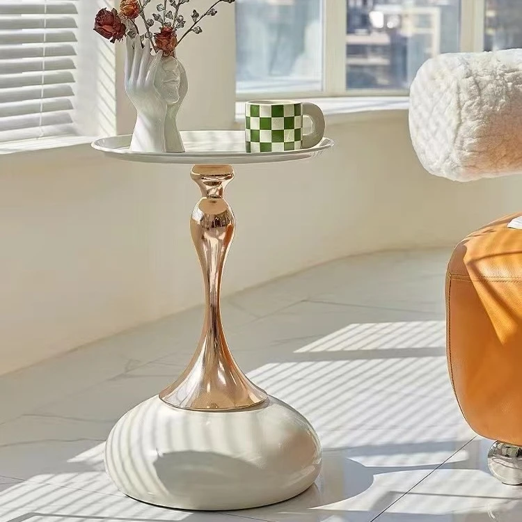 意式轻奢风小蛮腰边几工艺合金充电客厅个性家用个性奶油白