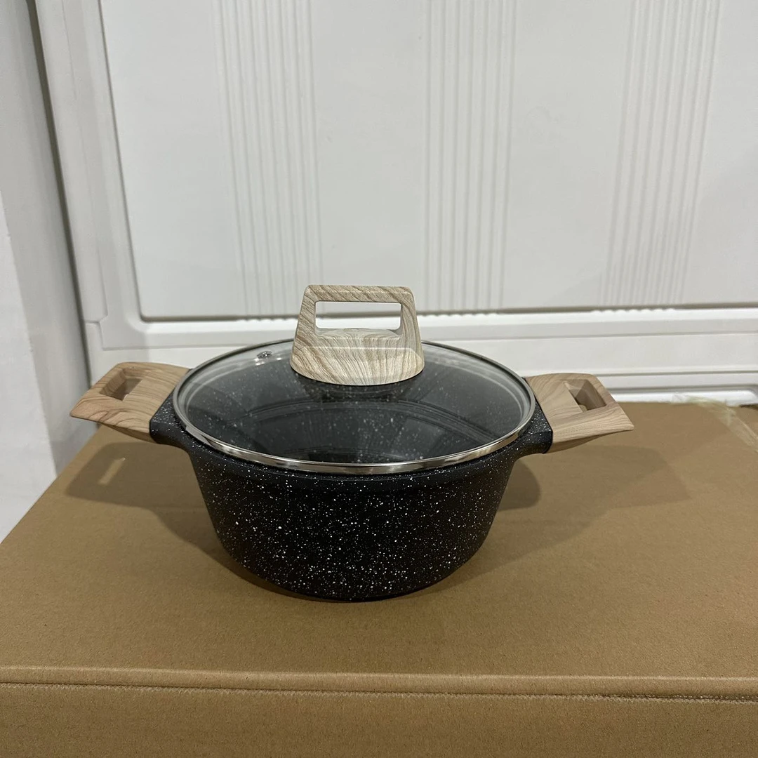 24冰淇淋黑色麦饭石不粘汤锅（微瑕；介意勿拍）