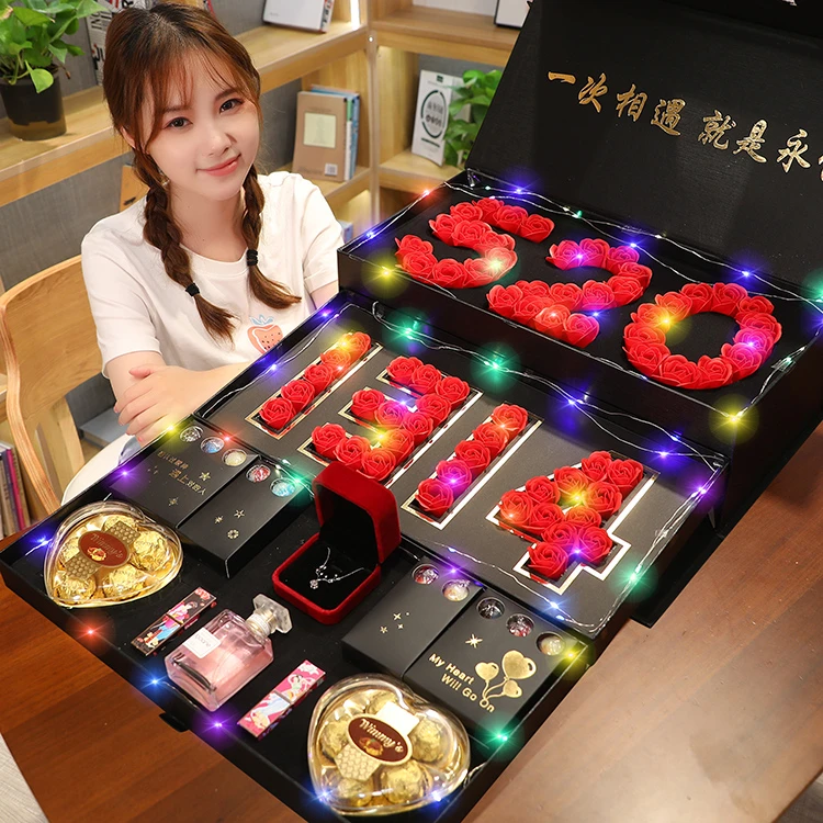 圣诞节情人节礼物送老婆女友媳妇情侣闺蜜生日礼品创意异地恋惊喜