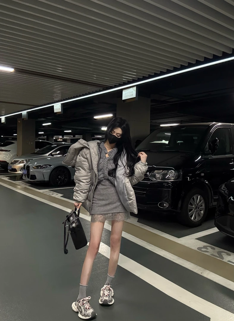 【XU·JING】灰色大翻领羽绒服/灰色粗线毛衣/灰色加绒半裙