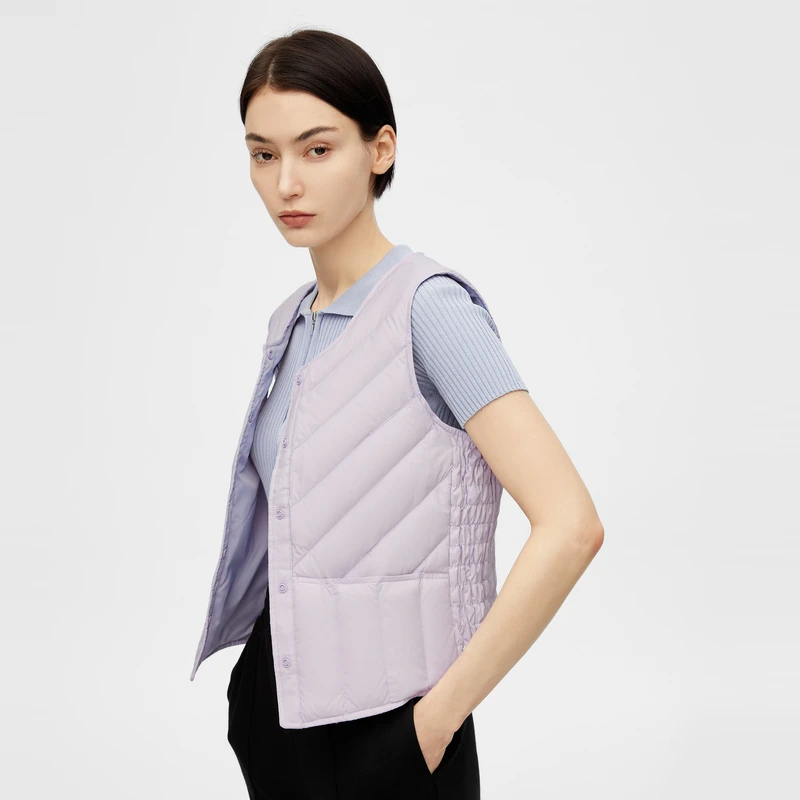 波司登2022女短款内穿修身轻薄V领马甲保暖羽绒服