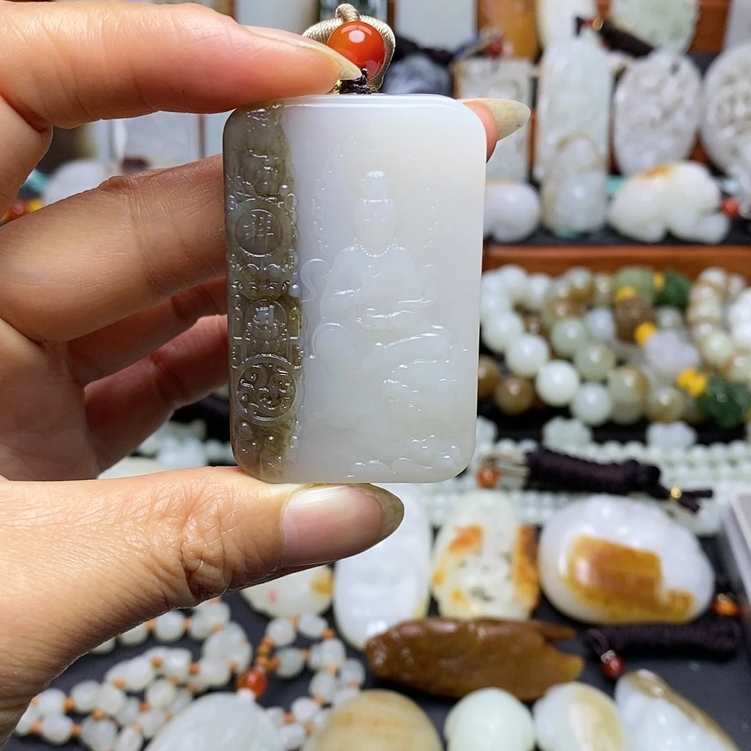 和田玉颈饰未镶嵌时***了