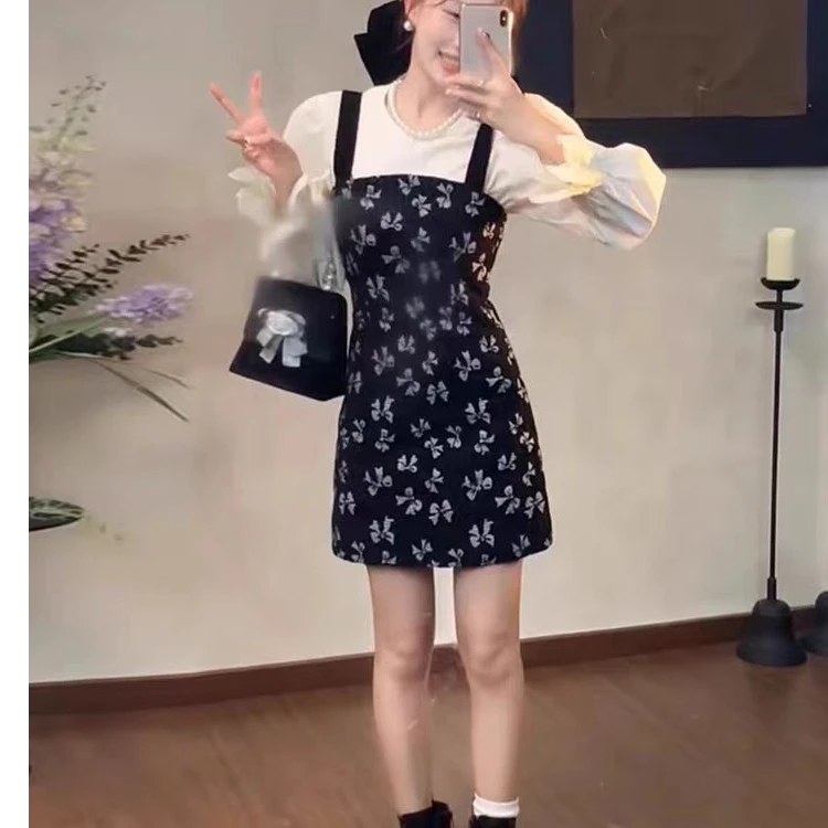 复古赫本风蝴蝶结印花吊带连衣裙女气质收腰背带裙喇叭袖衬衫套装