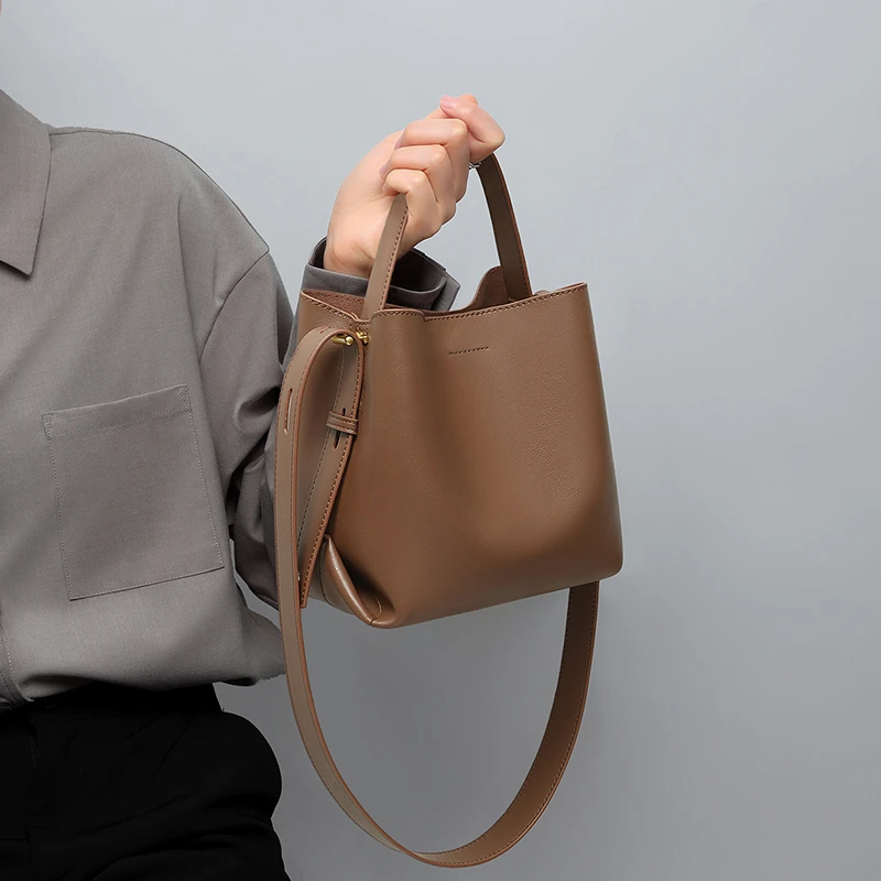 TOUCH MISS水桶包包2025新款斜挎女包腋下包时尚手提通勤包女