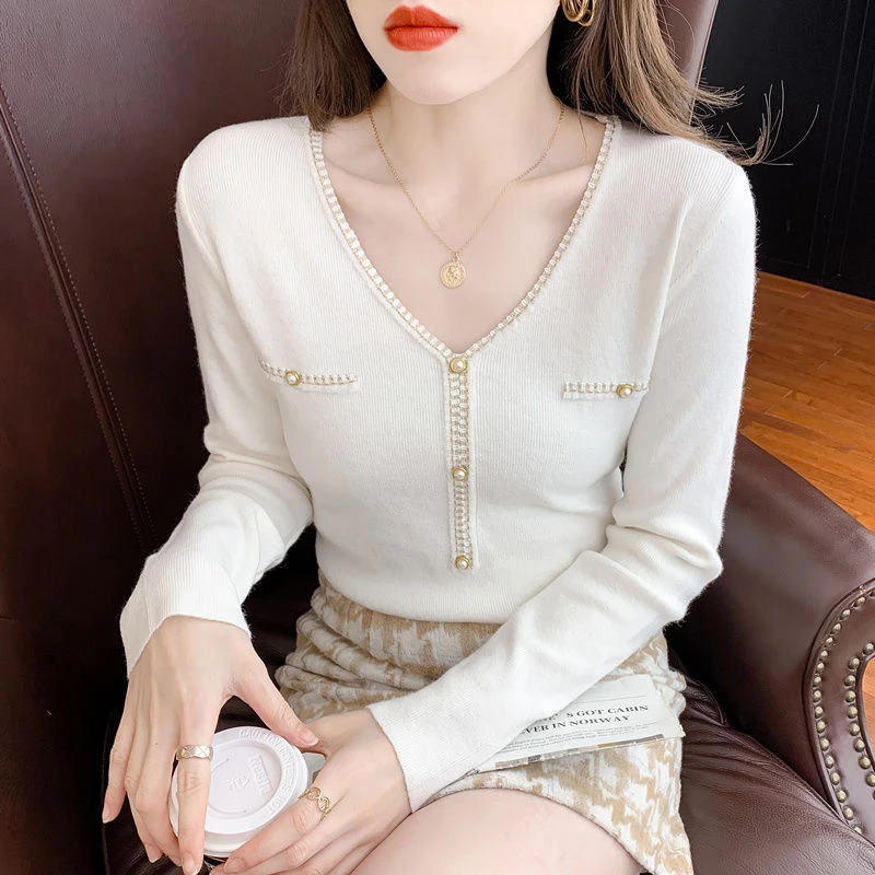 早秋小香风V领百搭针织打底衫秋季女洋气时尚上衣钉珠修身毛衣