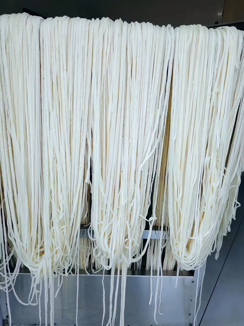 恩施土特产农家绿豆皮手工自制湿豆皮新鲜细豆丝2斤粗粮绿豆粉