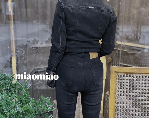 加绒黑色牛仔裤时尚