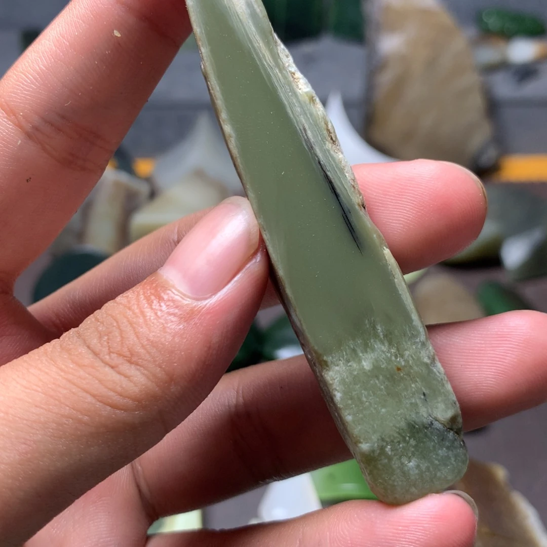 和田玉（糖玉）边角未镶嵌懒*胖