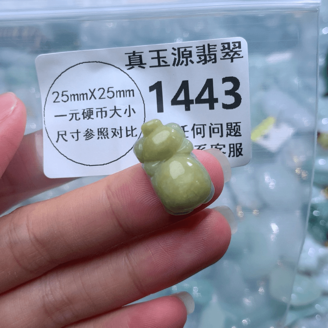 翡翠颈饰未镶嵌1443。